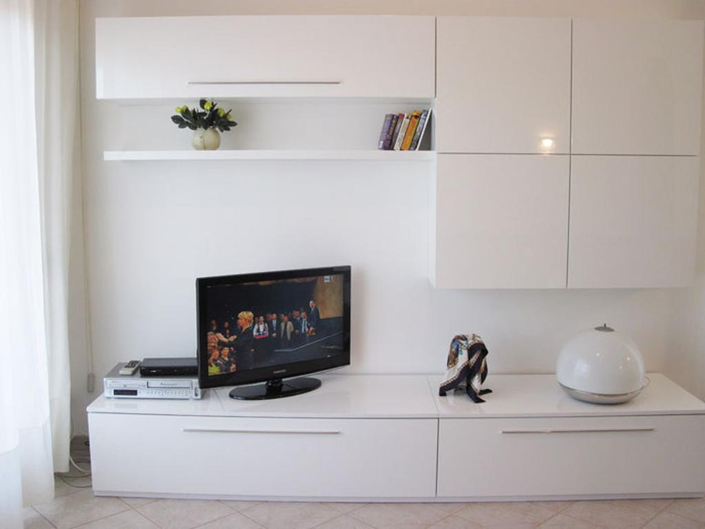 Апартаменты Silky House With Private Parking Комо Номер фото